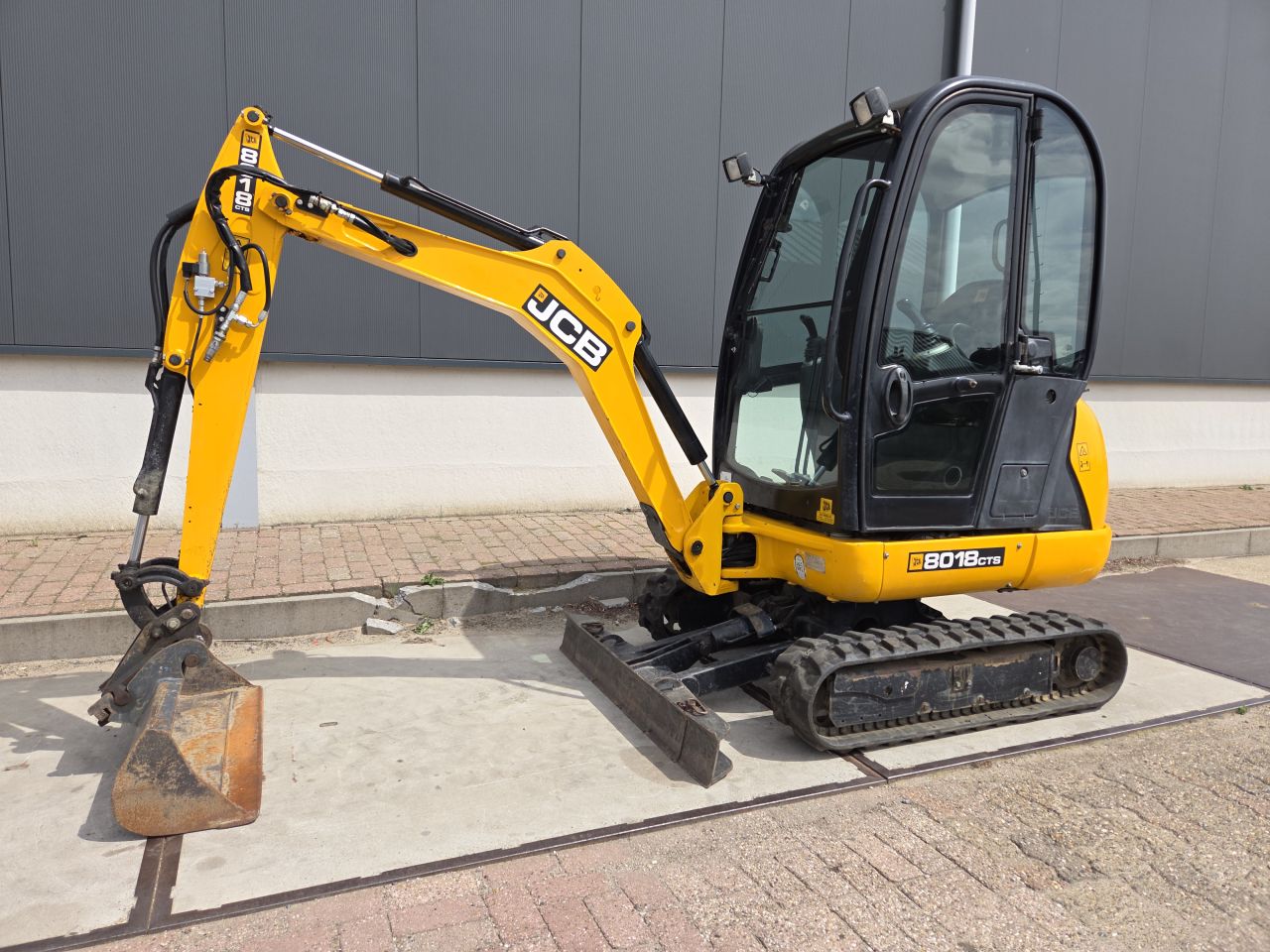 JCB 8018 minigraver