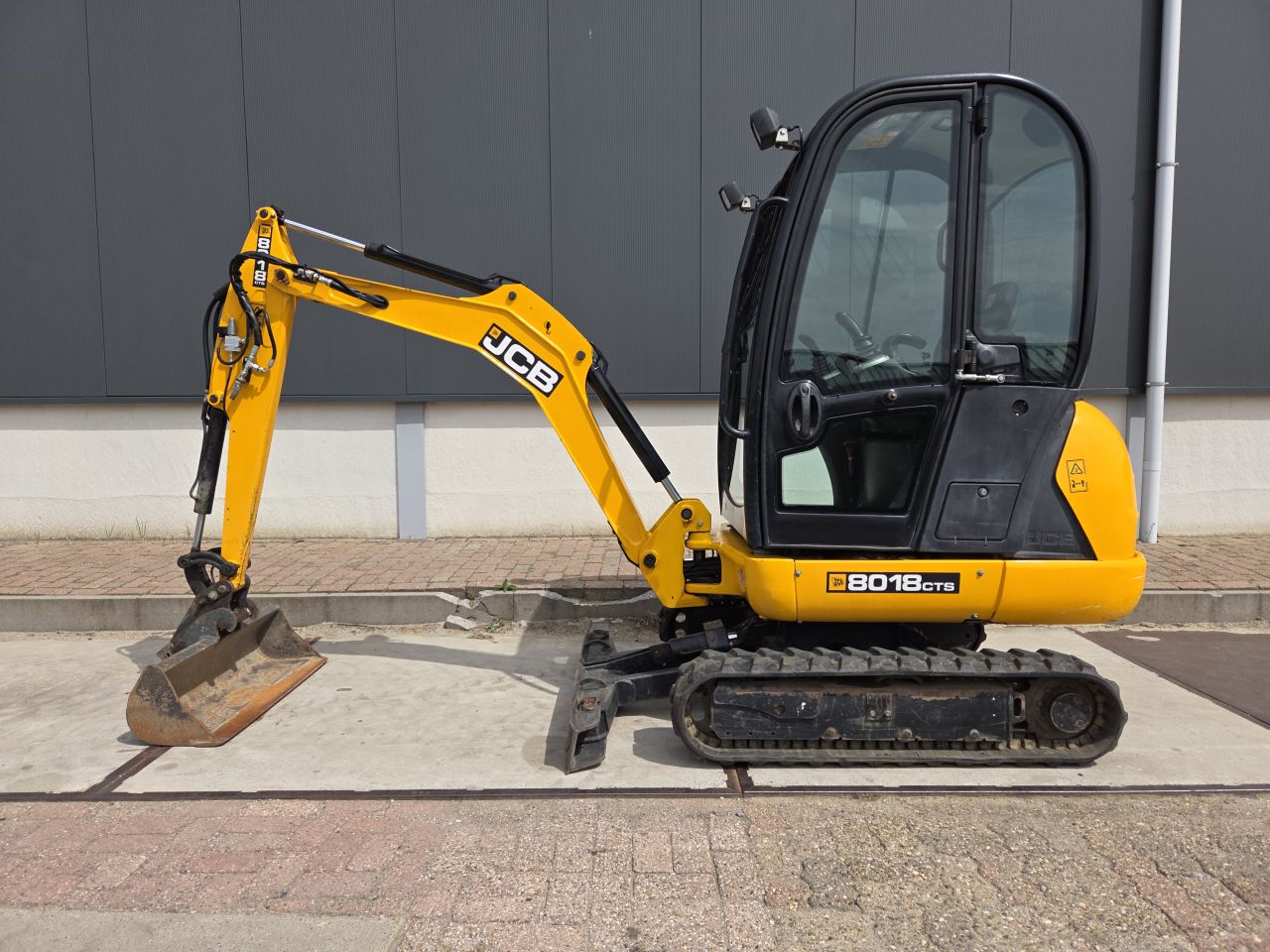 JCB 8018 minigraver