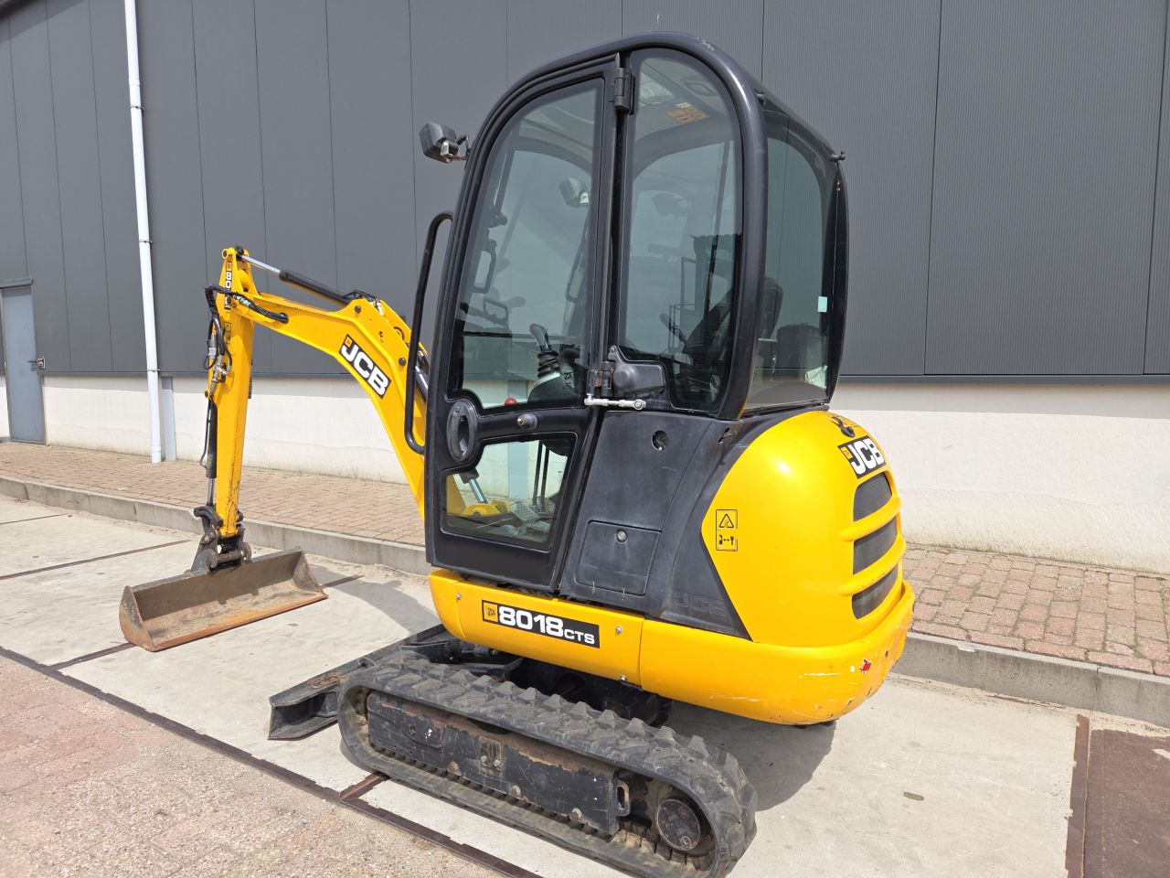 JCB 8018 minigraver