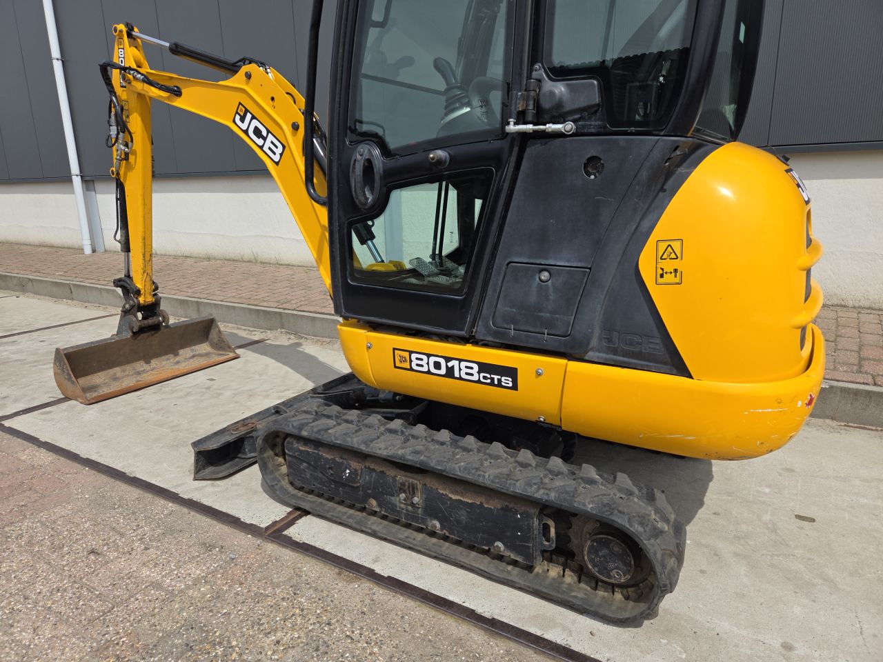 JCB 8018 minigraver