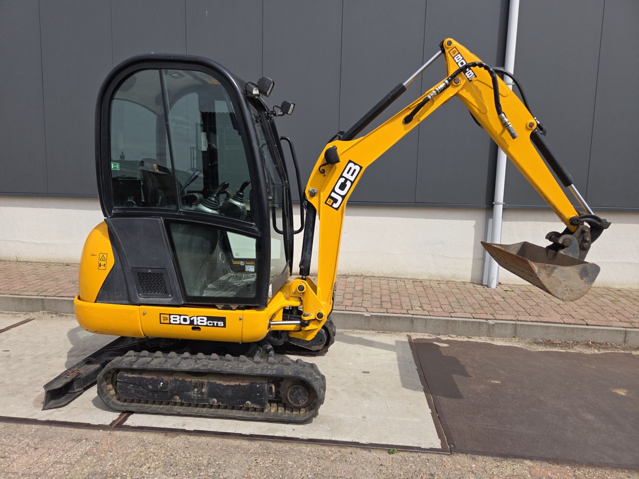 JCB 8018 minigraver
