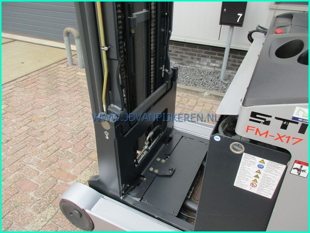 Still FM-X17 2680uur accu90%+triplex7.1m+sideshift
