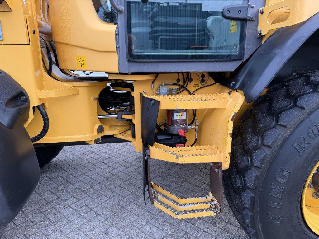 VOLVO L45F TP ( BJR 2009 )