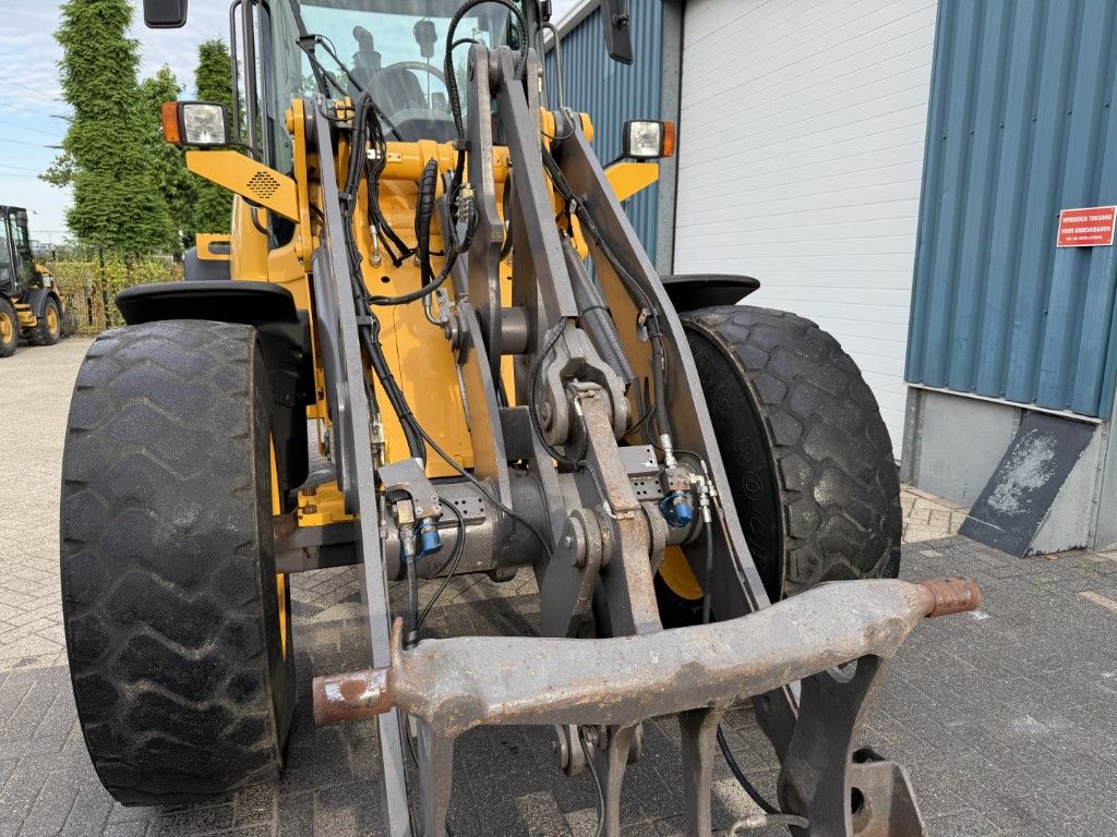 VOLVO L45F TP ( BJR 2009 )