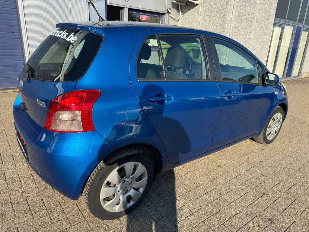 Toyota Yaris **PETROL-ESSENCE-AC**