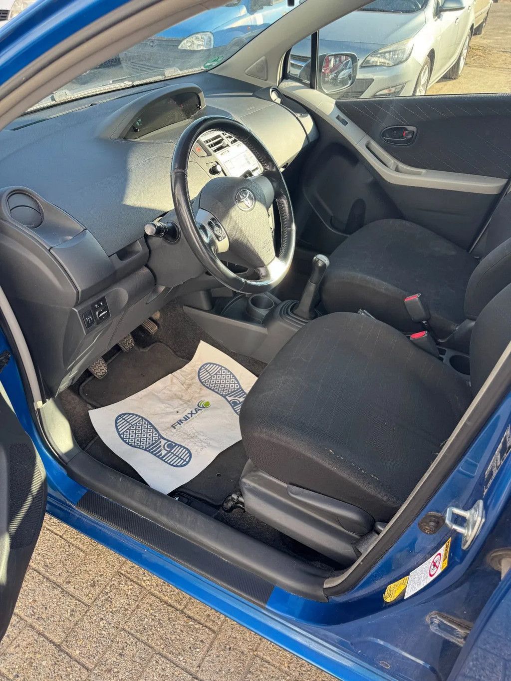 Toyota Yaris **PETROL-ESSENCE-AC**