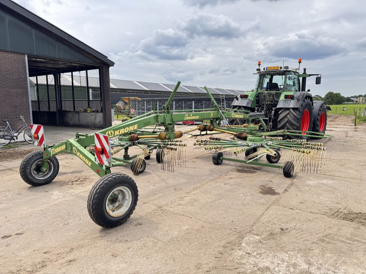 Krone Swadro 810 zij-afleg hark zweeler