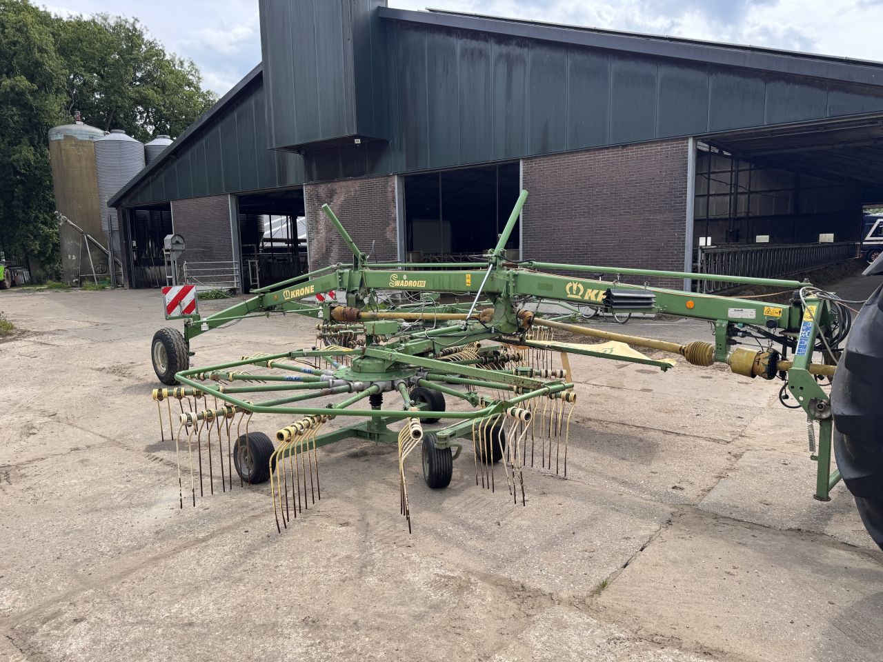 Krone Swadro 810 zij-afleg hark zweeler