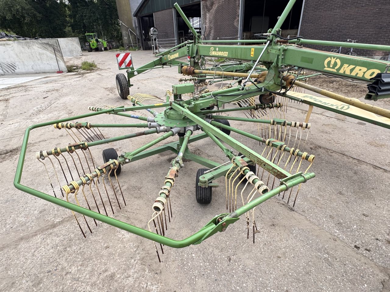 Krone Swadro 810 zij-afleg hark zweeler