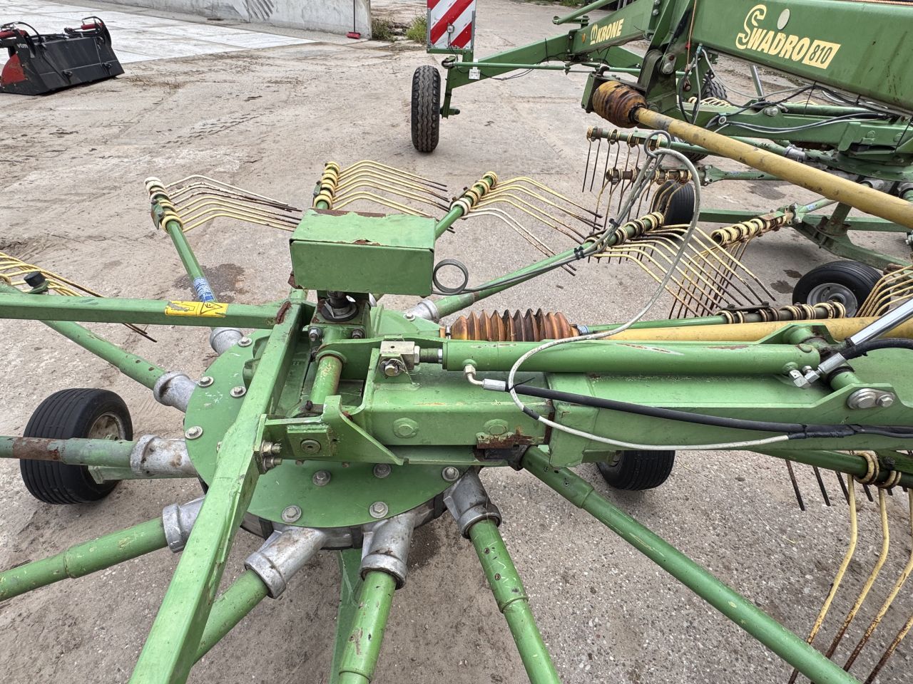 Krone Swadro 810 zij-afleg hark zweeler