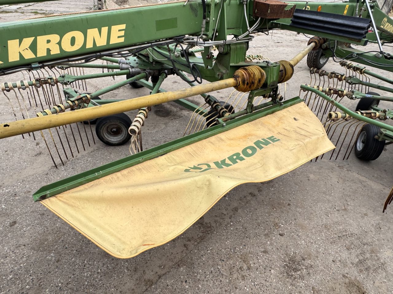 Krone Swadro 810 zij-afleg hark zweeler