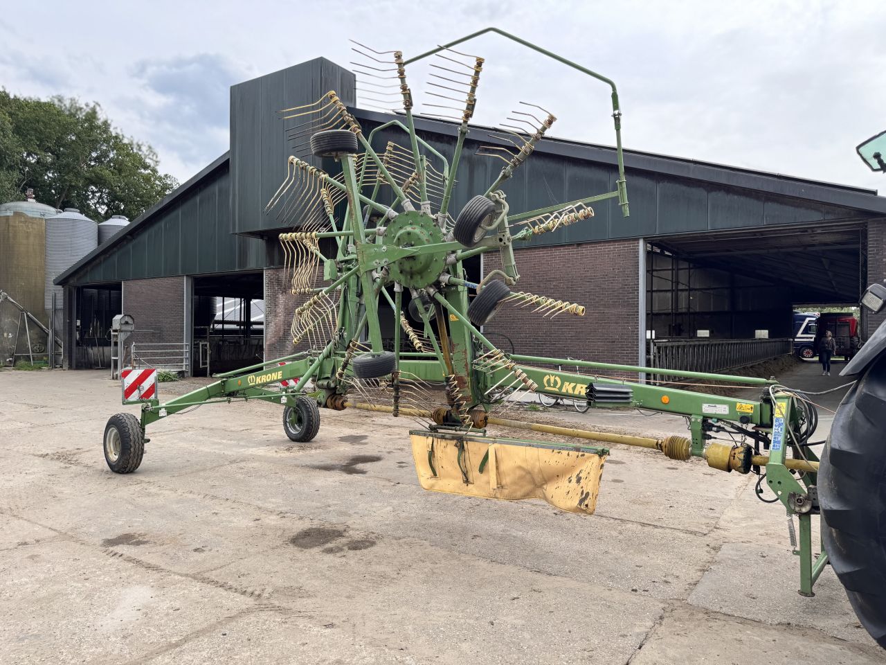 Krone Swadro 810 zij-afleg hark zweeler