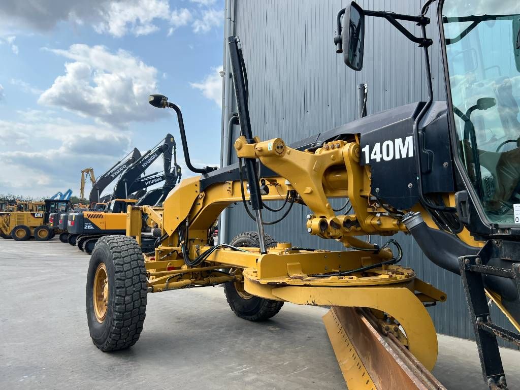 CAT 140M