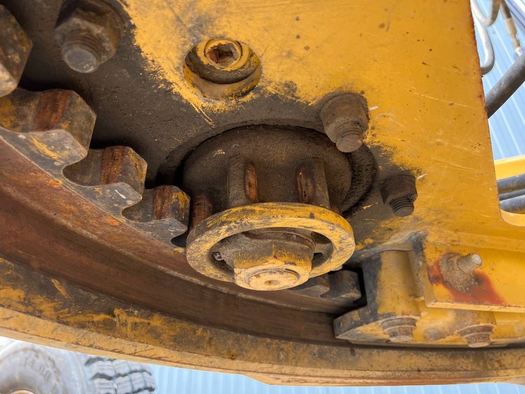 CAT 140M