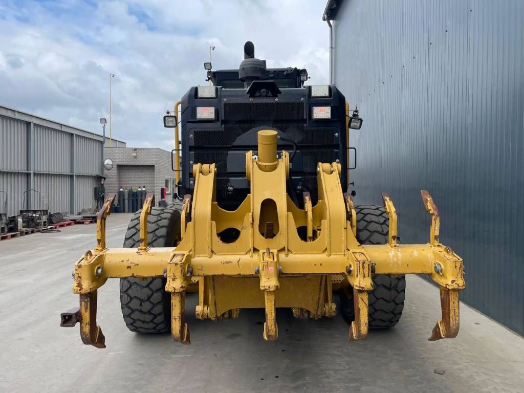 CAT 140M3