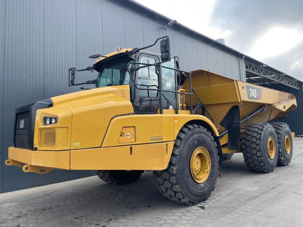 CAT 745 04A NEW TYRES