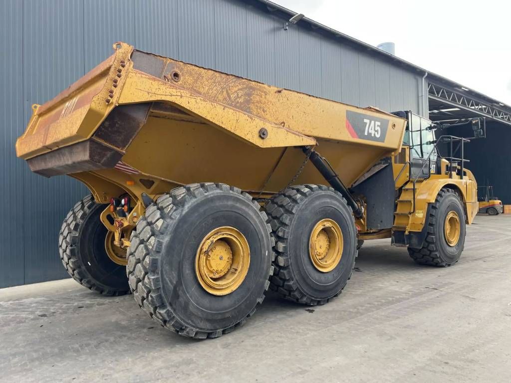 CAT 745 04A NEW TYRES