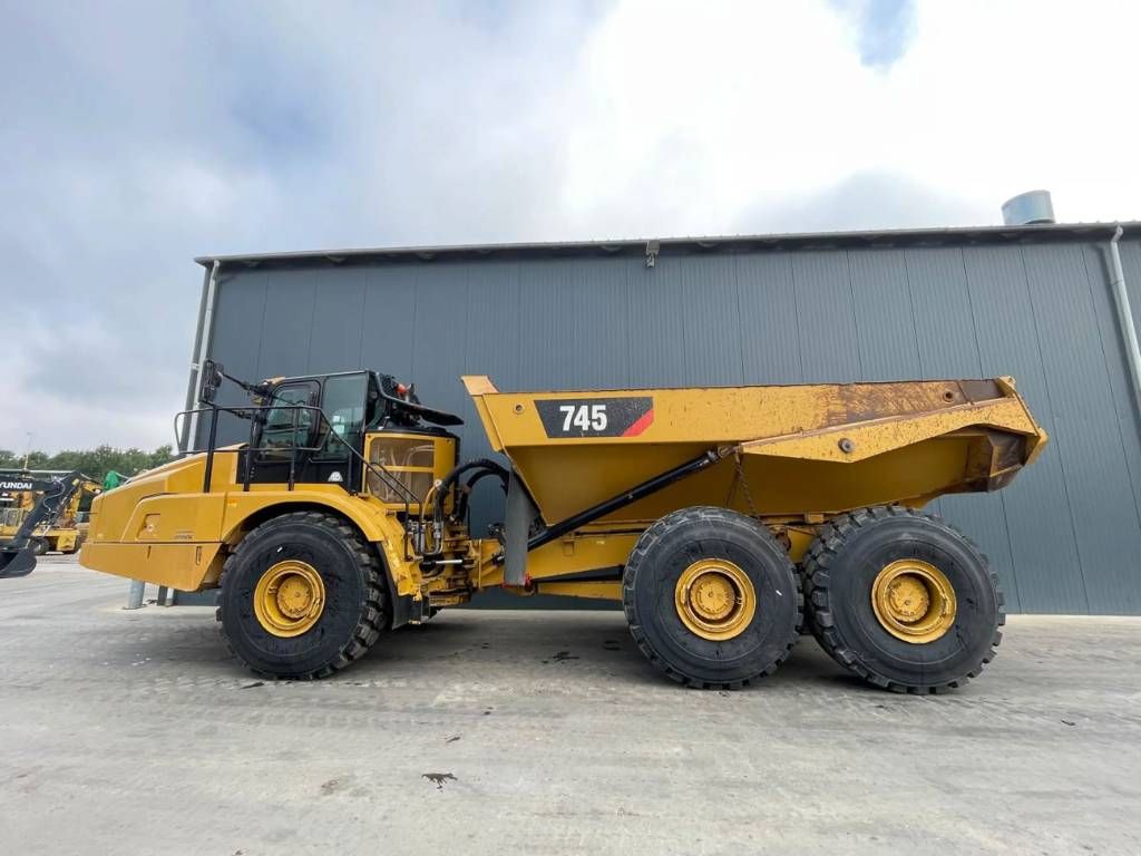 CAT 745 04A NEW TYRES