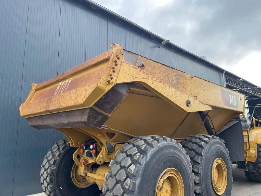 CAT 745 04A NEW TYRES