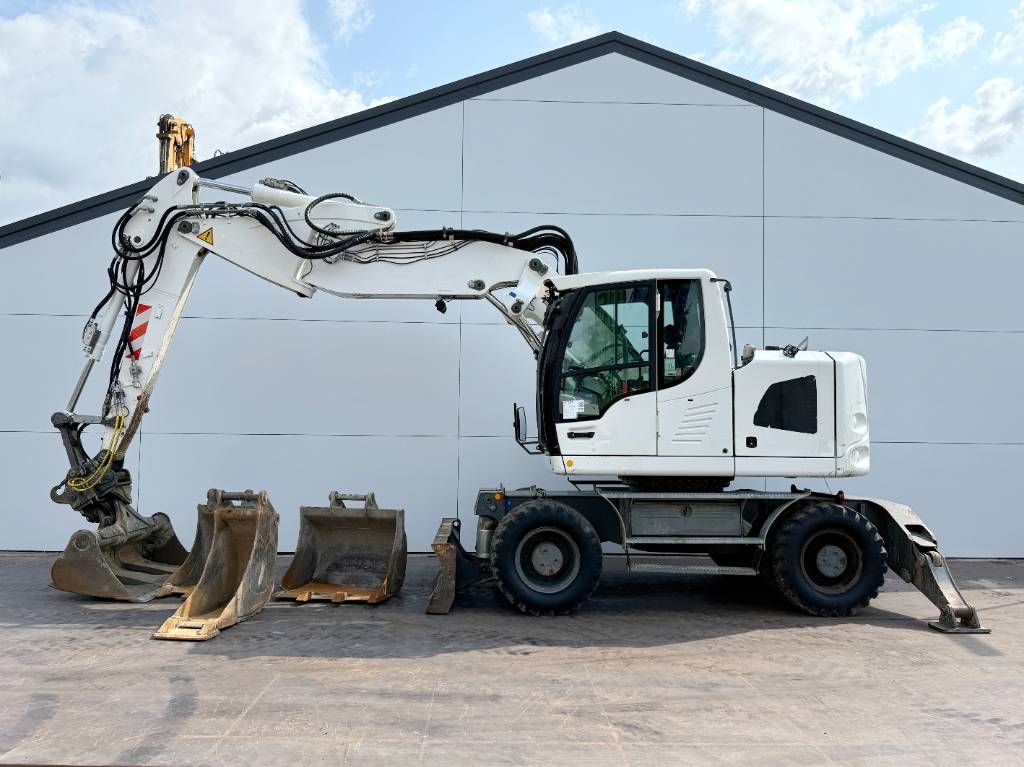 Liebherr A918 Compact - 4 Buckets / Triple Boom / Auto Lube