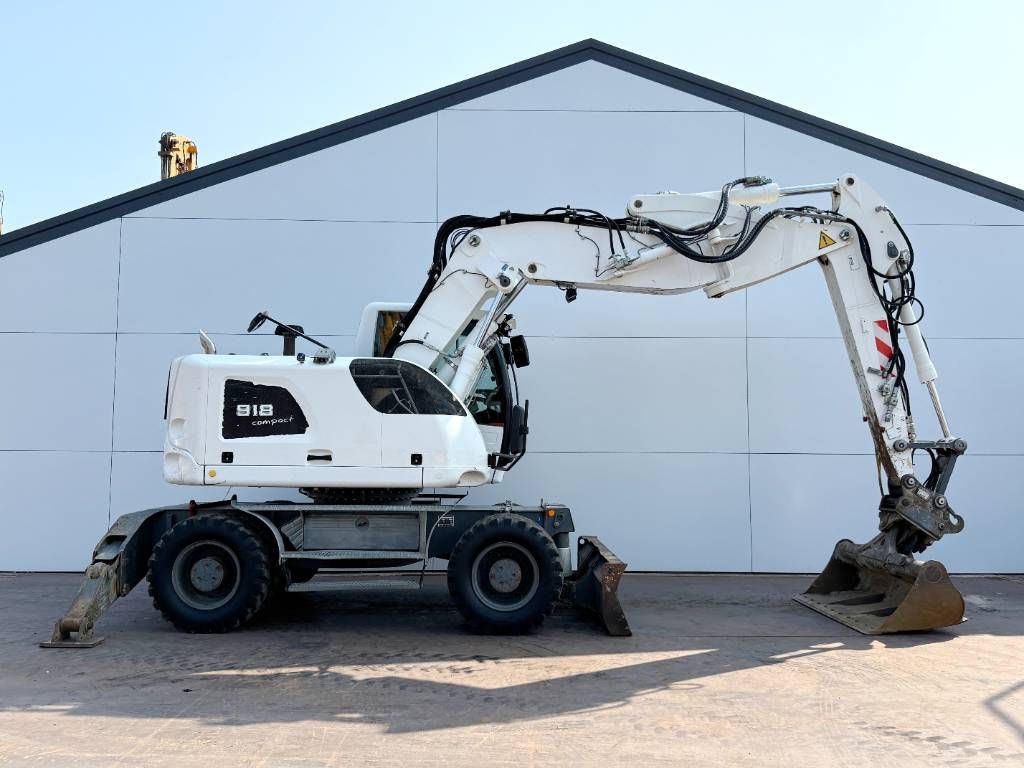 Liebherr A918 Compact - 4 Buckets / Triple Boom / Auto Lube