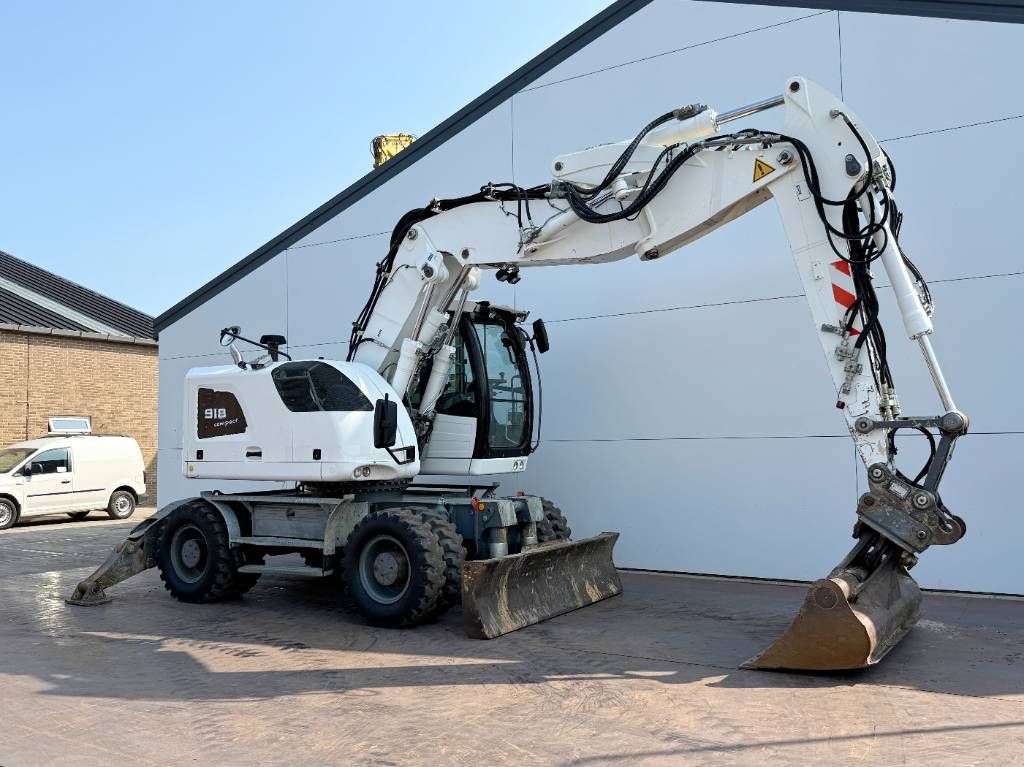 Liebherr A918 Compact - 4 Buckets / Triple Boom / Auto Lube