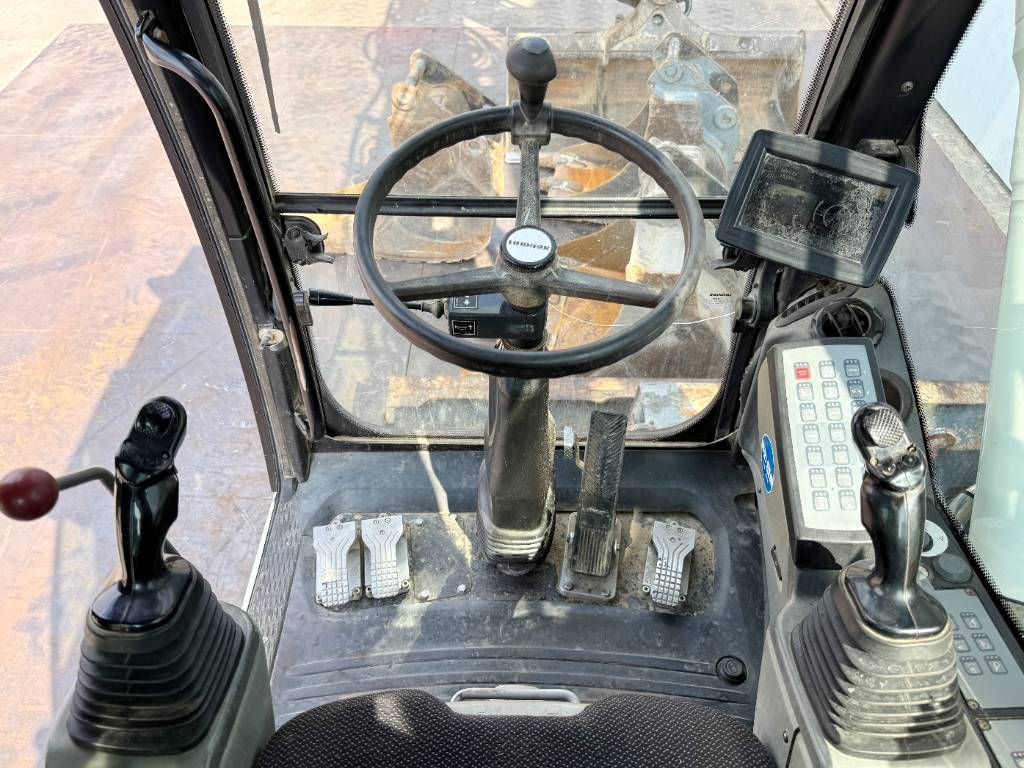 Liebherr A918 Compact - 4 Buckets / Triple Boom / Auto Lube