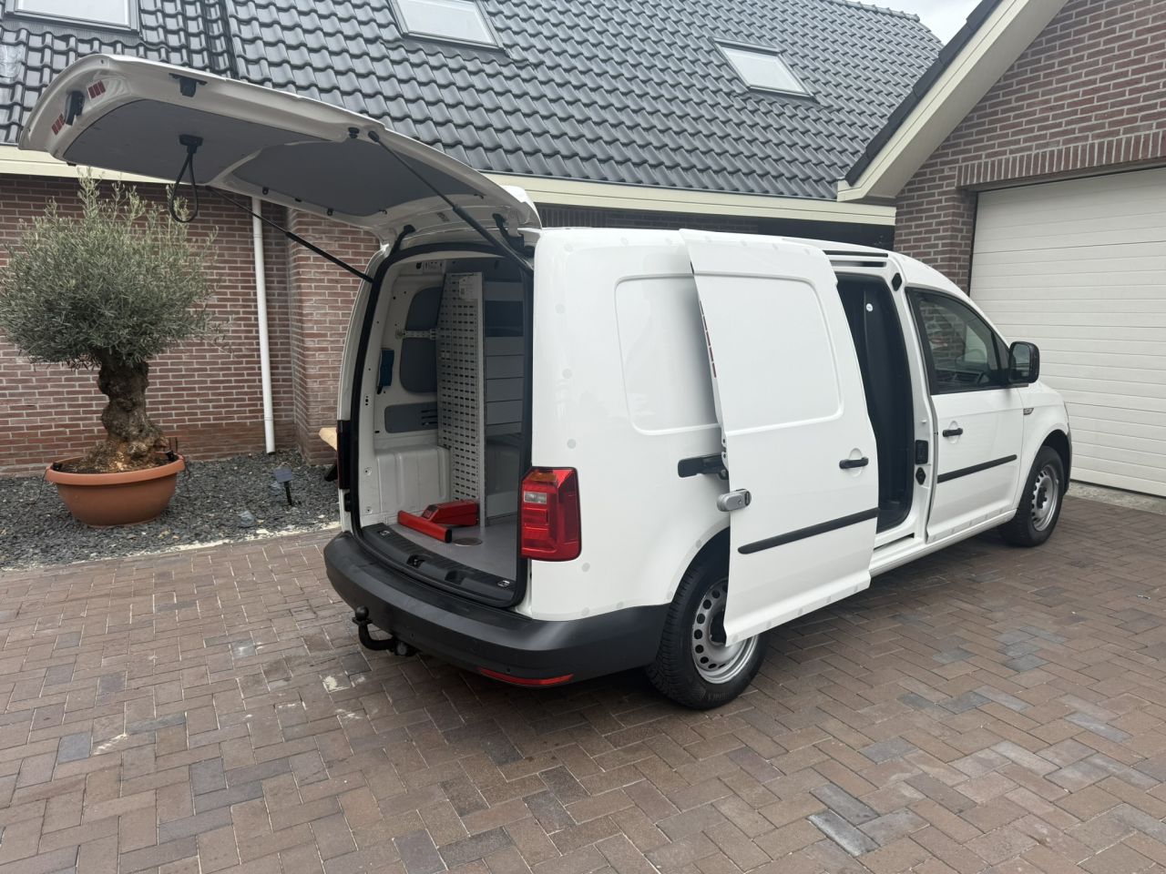 Volkswagen Caddy maxi Sortimo bedrijfswageninrichting Victron