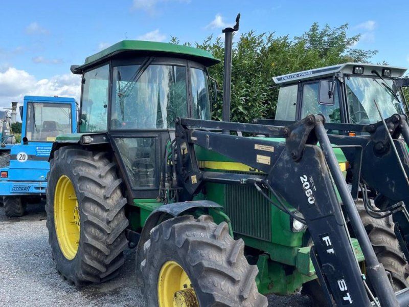 John Deere 3140