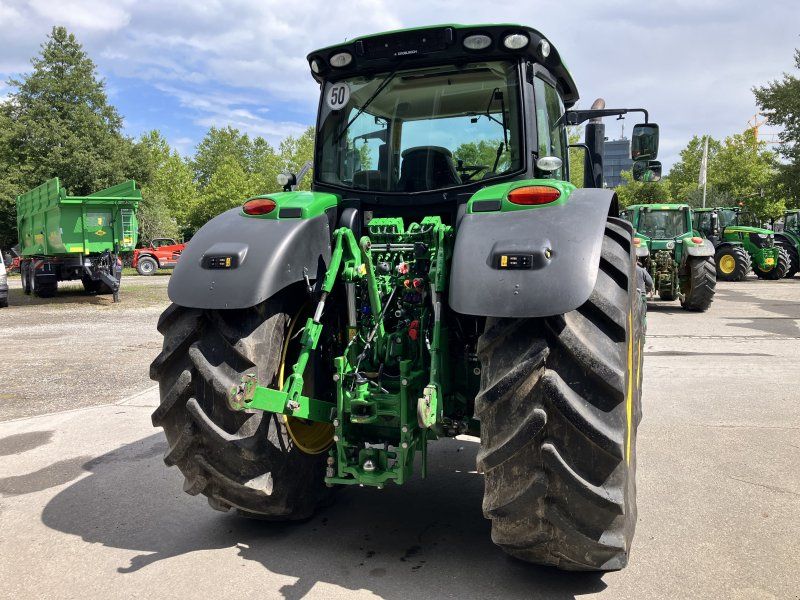 John Deere 6215R