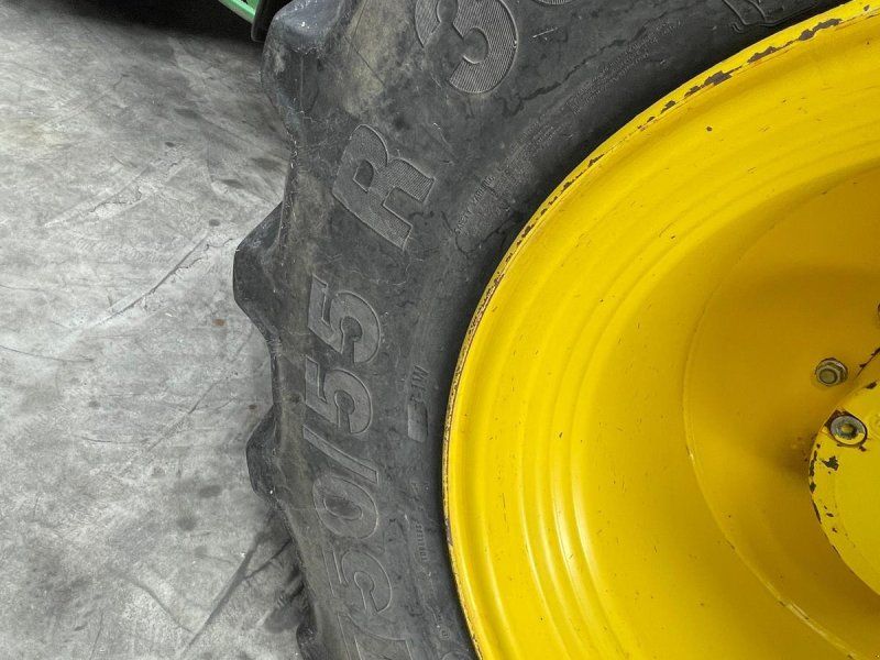 John Deere 6215R