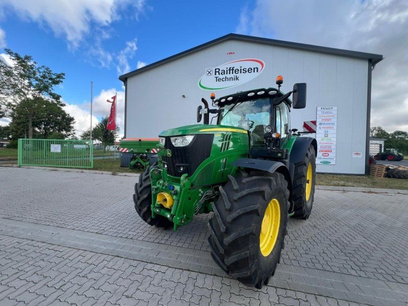 John Deere 6215 R