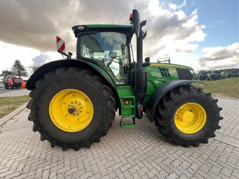 John Deere 6215 R