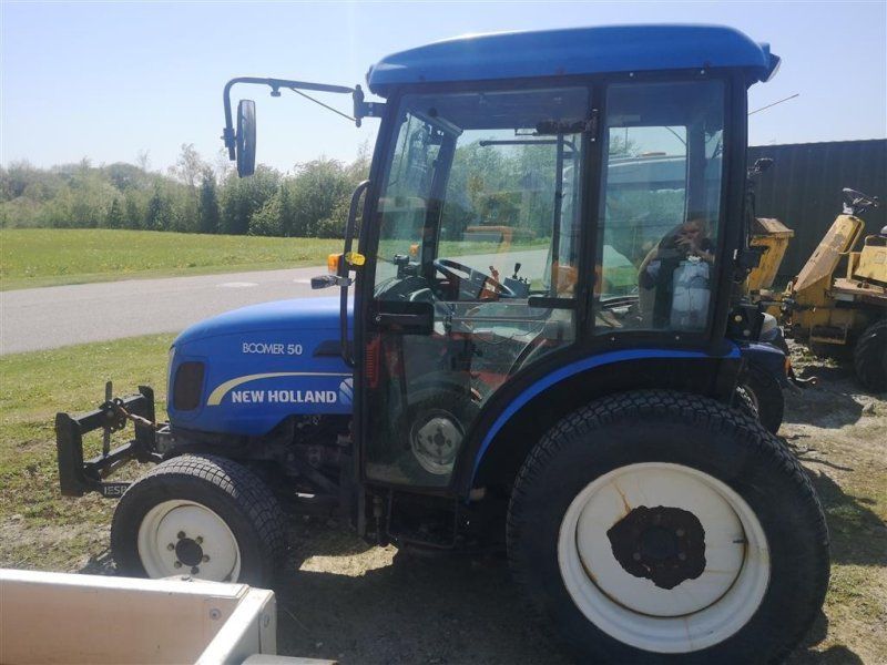 New Holland BOOMER 50 HST