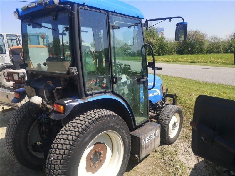 New Holland BOOMER 50 HST
