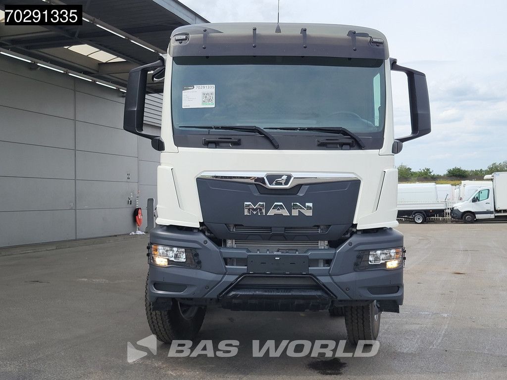 MAN TGS 41.400 8X4 New 8x4 chassis Engine PTO Steelsuspension Big-Axle Manual Euro 2