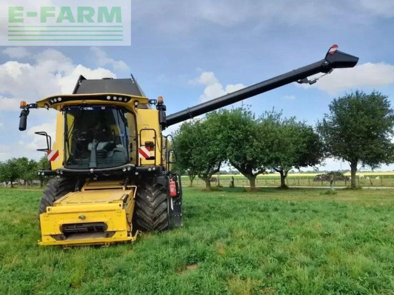 New Holland cr 8.80
