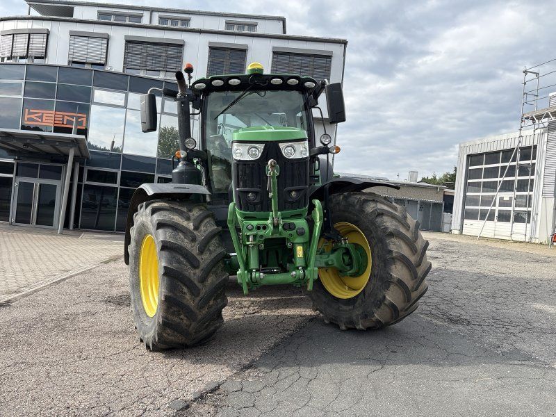 John Deere 6215R