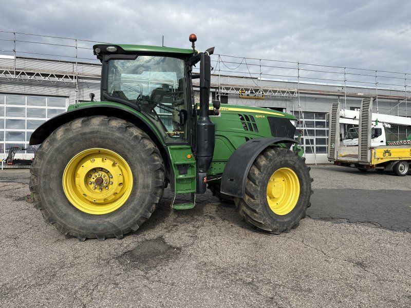 John Deere 6215R