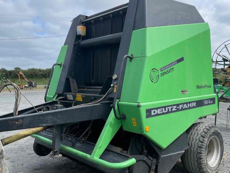 Deutz-Fahr Presse à balles rondes RB460 .