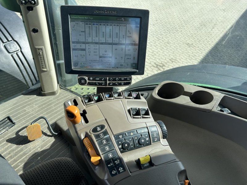 John Deere 8320R