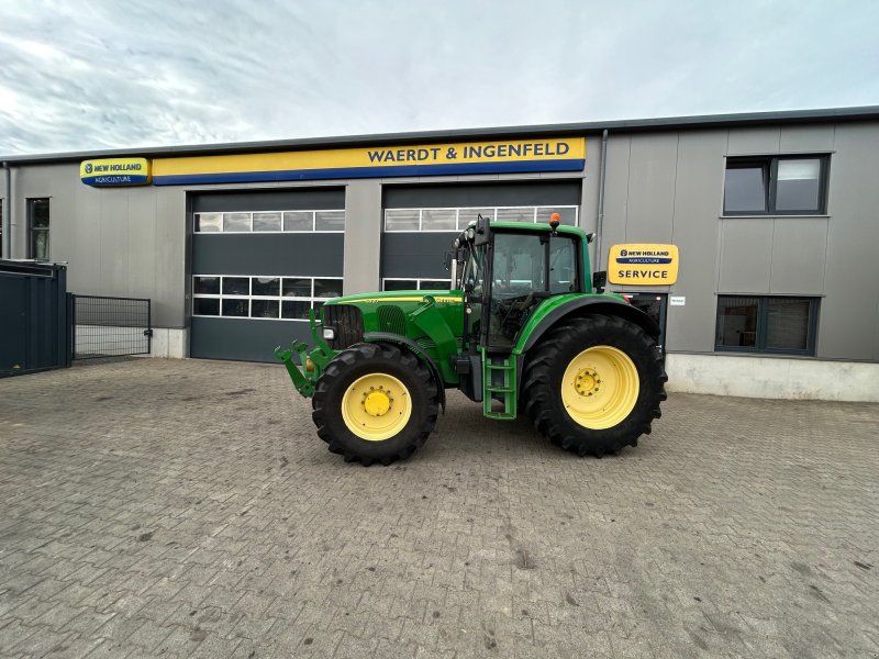 John Deere 6820