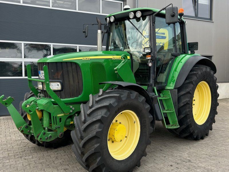 John Deere 6820