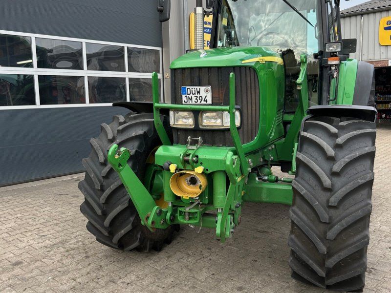 John Deere 6820