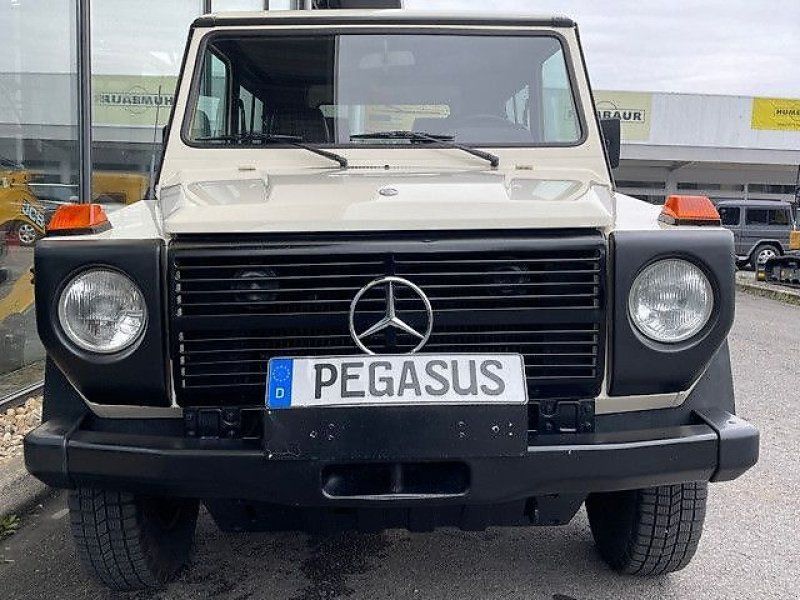 Mercedes-Benz 240 GD Oldtimer  4x4 SUV Geländewagen