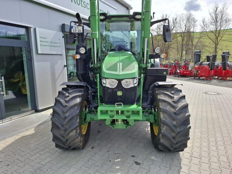 John Deere 6120M