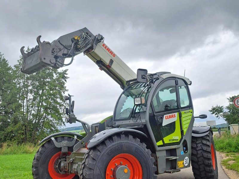 Claas Scorpion 7055