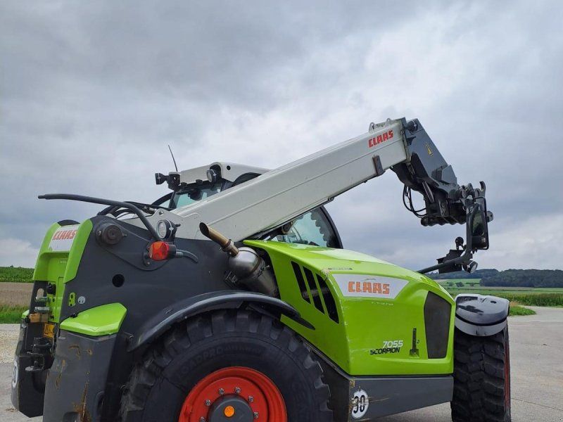 Claas Scorpion 7055