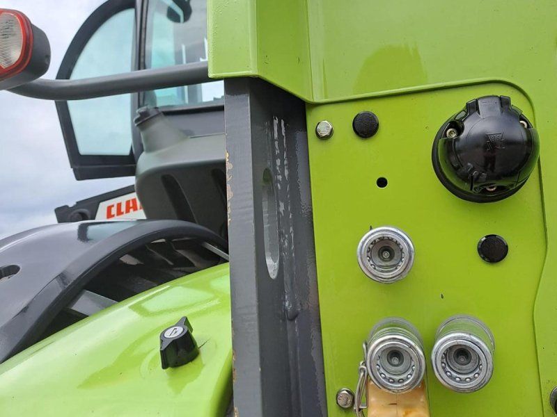 Claas Scorpion 7055
