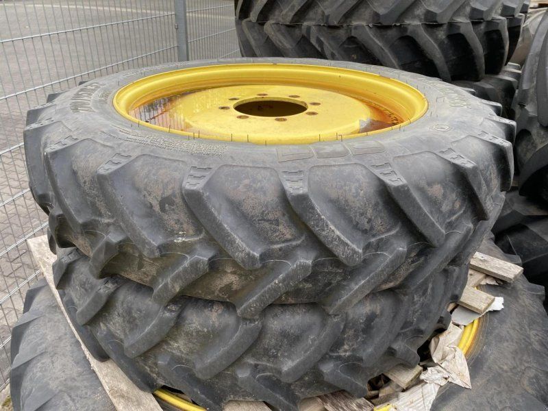 BKT 270/95R32
